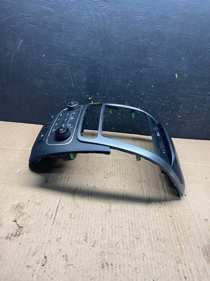 2014 2015 Kia Sorento Temp AC Climate Control Panel Trim 972501u585 P3431 DG4