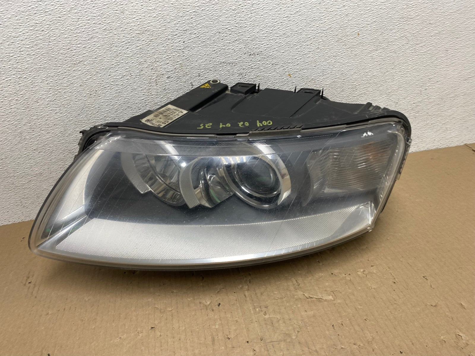 2005 to 2008 Audi A6 Left Driver Side Headlight Xenon HID AE9616 LK0