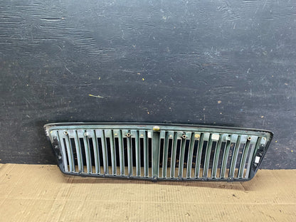 2002 to 2005 Hyundai XG350 Front Upper Grill Grille W/Emblem U6346 DG3