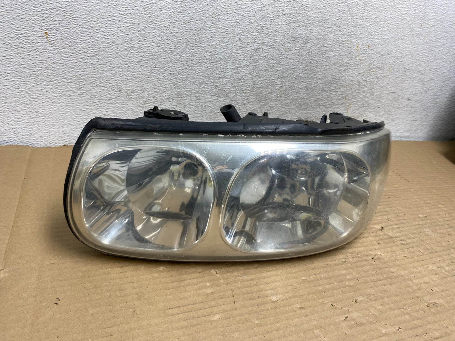 2000 to 2005 Buick Lesabre Headlight Left Driver Lh Side Halogen AH0569 DW1