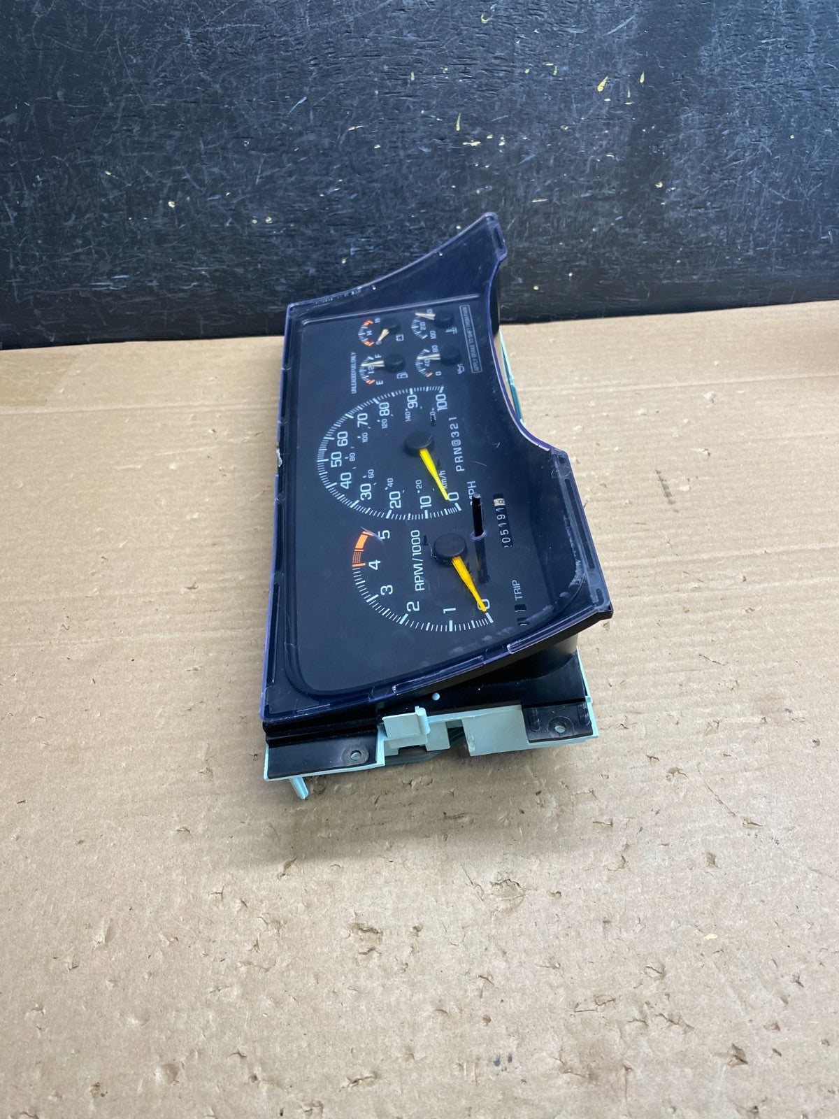 1995 to 1999 Chevrolet Silverado Suburban Cluster Gauge Speedometer AG63591