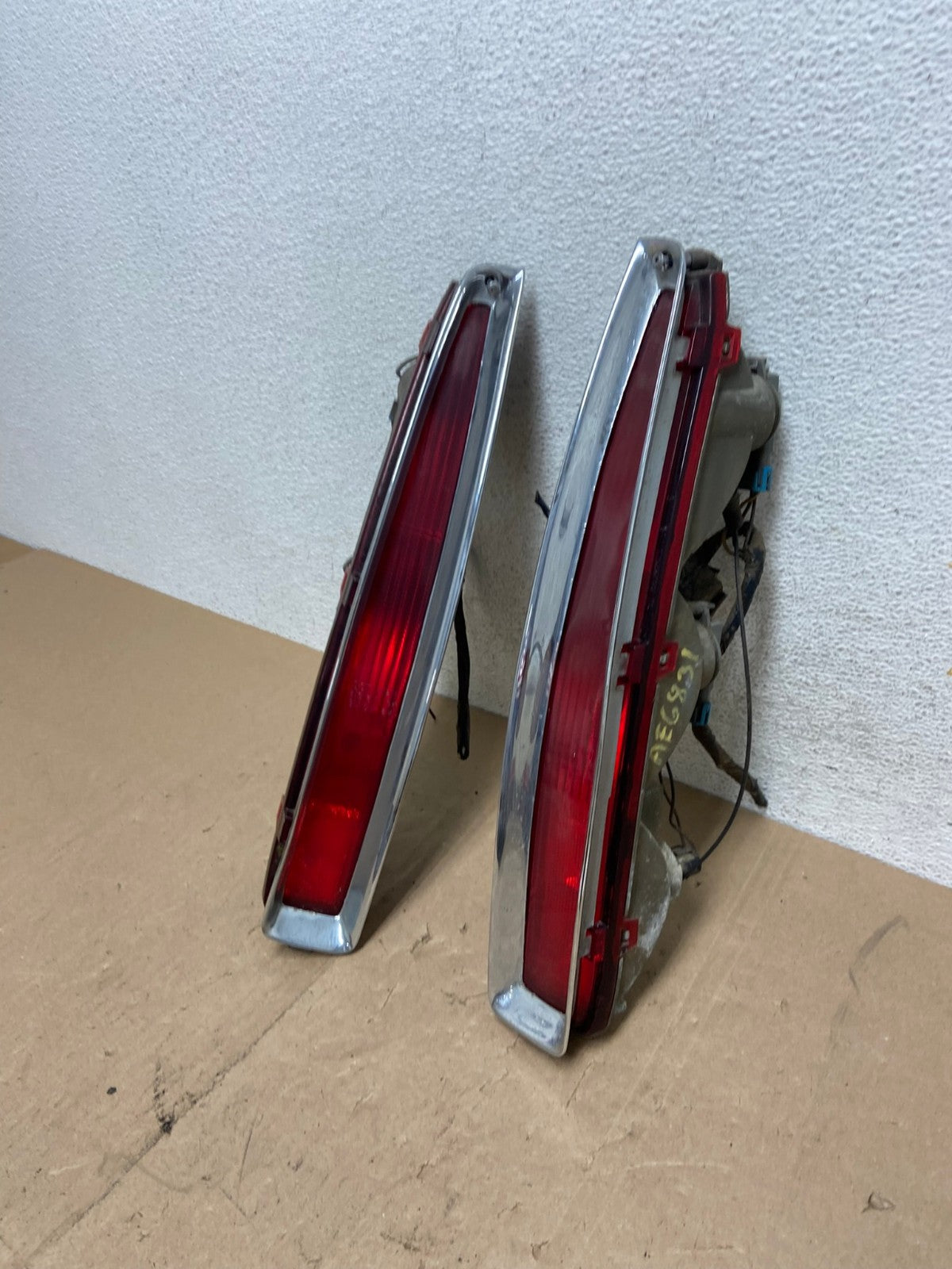 1994 to 1999 Cadillac Deville Left+Right Side Tail lights AE6831 LK1