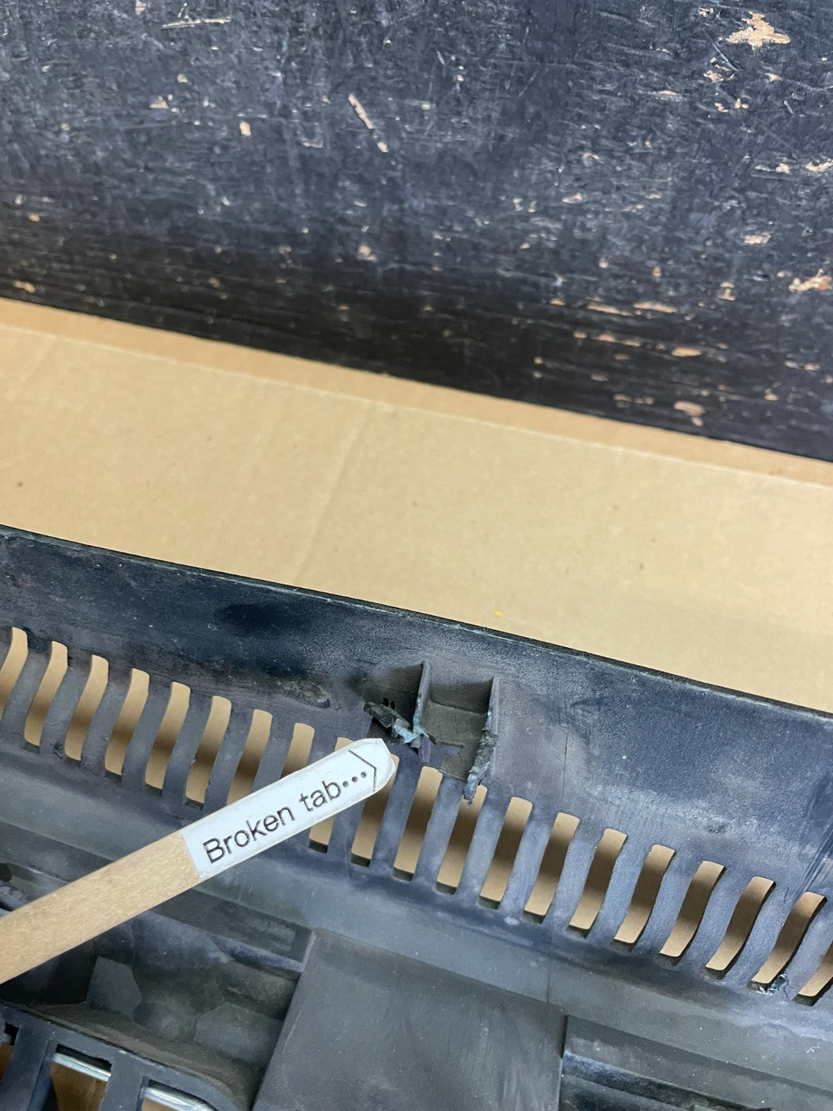 2011 to 2013 Jeep Grand Cherokee Front Upper Grill Grille OEM AA8808 DG9