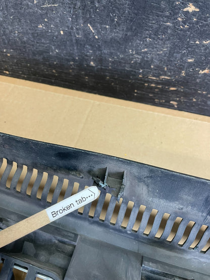 2011 to 2013 Jeep Grand Cherokee Front Upper Grill Grille OEM AA8808 DG9