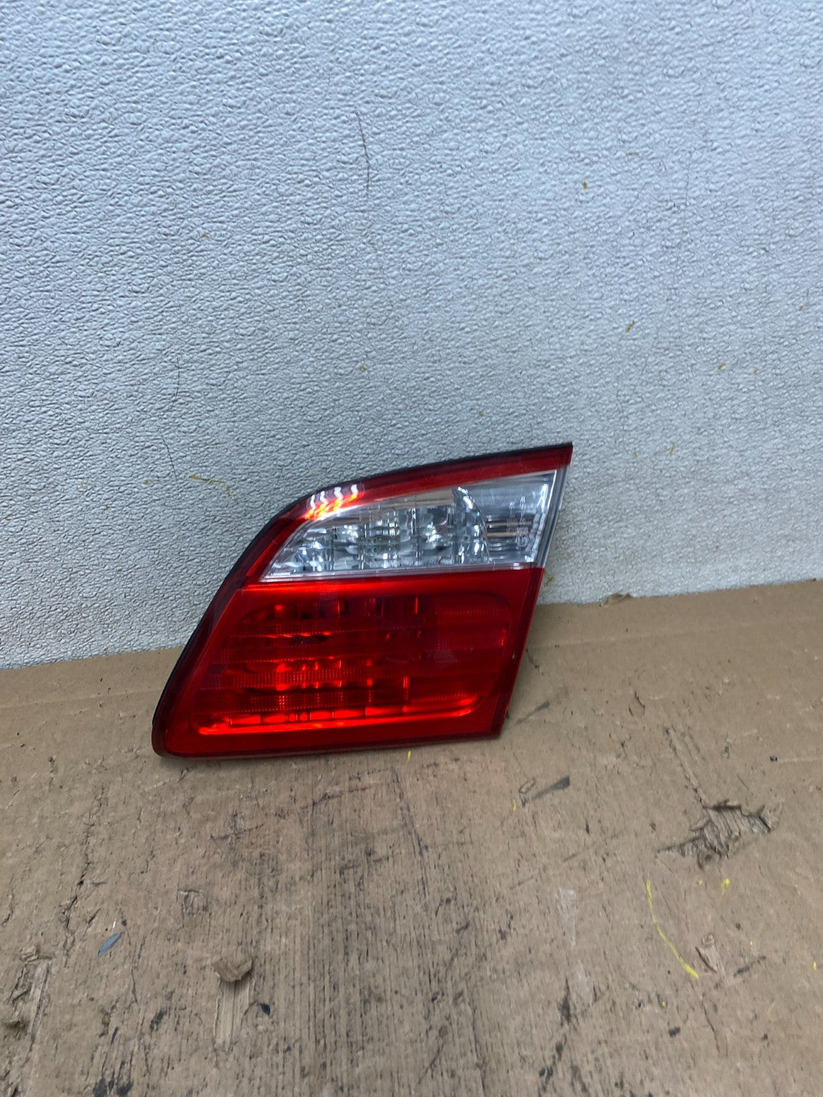 2000-2001 Infiniti i30 Right Passenger Rh Side Tail Light Inner Oem S1777 DW0