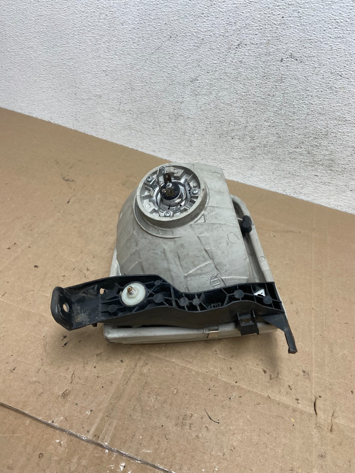 2000 - 2004 Toyota Tundra Left Driver LH Side Halogen Headlight AE6027 DW7