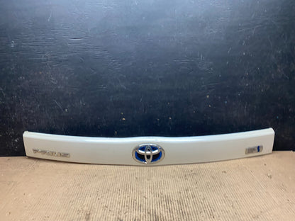 2010 to 2015 Toyota Prius Trunk Rear Tailgate Molding Panel 76801-00900 J7288 DG0