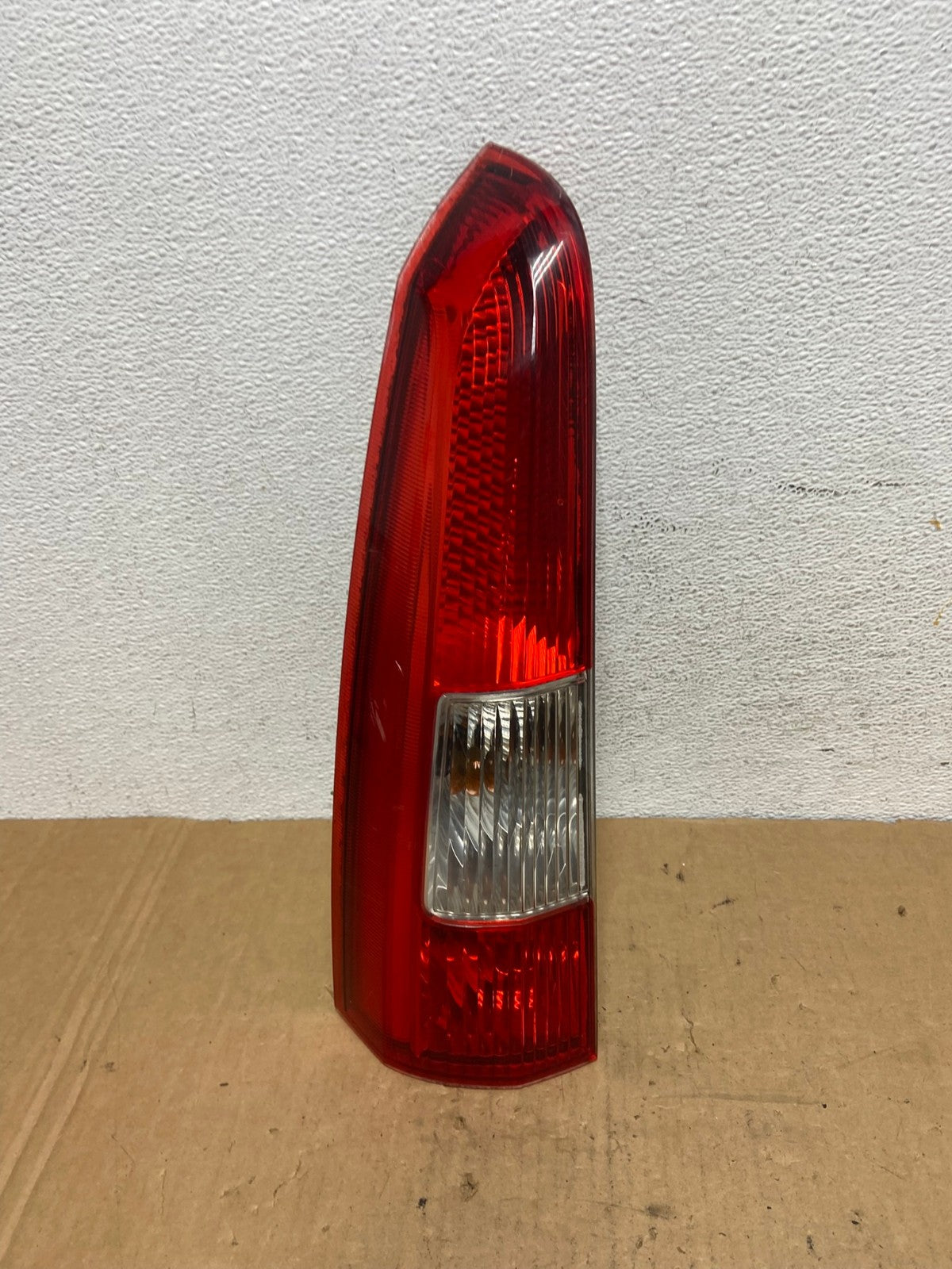 2001 - 2004 Volvo XC70 V70 Left Driver LH Side Tail Light Upper AD2825 LK0
