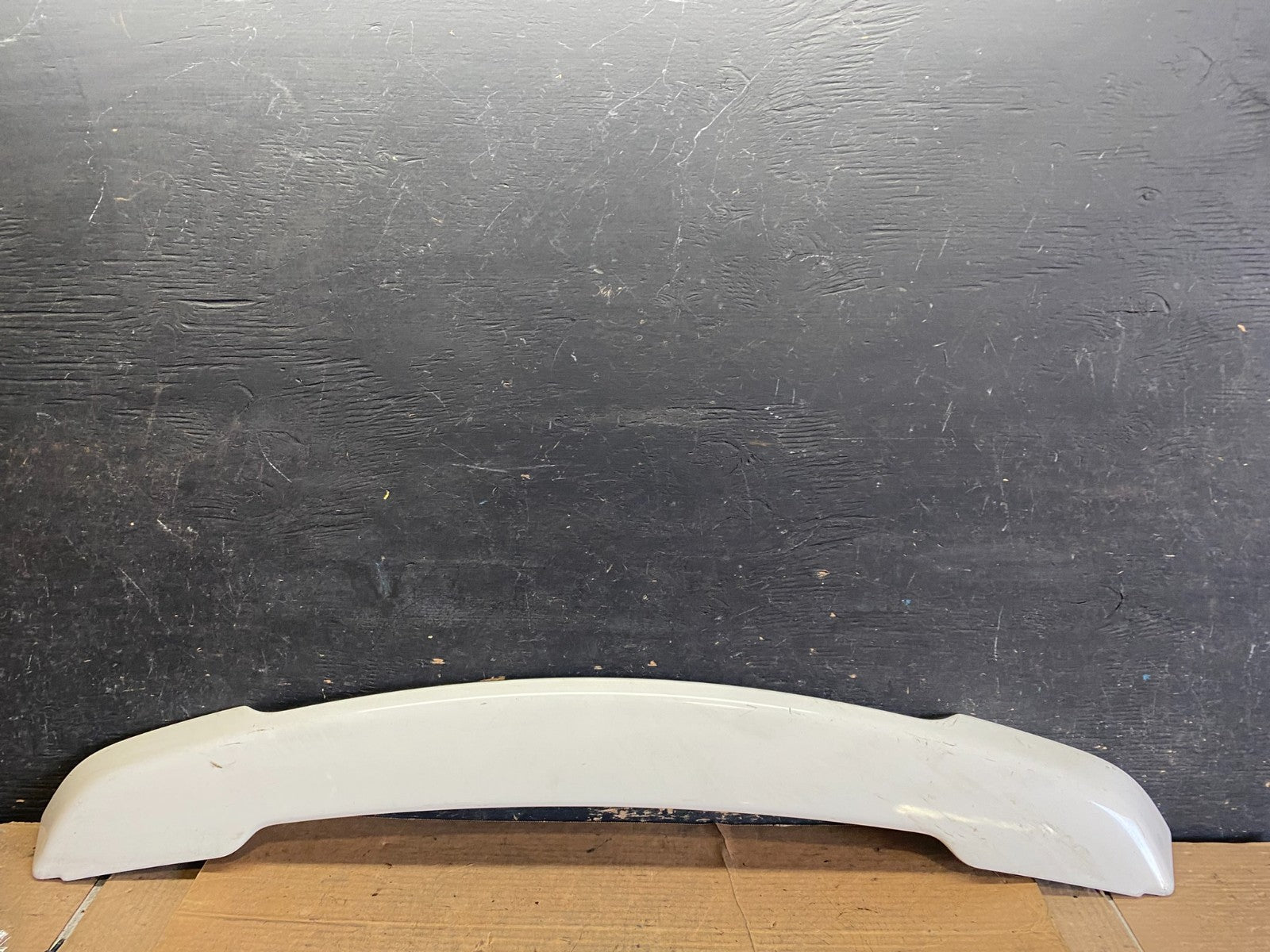 2008 to 2014 Land Rover LR2 Rear Trunk Tail Light Lift Gate Spoiler Q8574 DG0