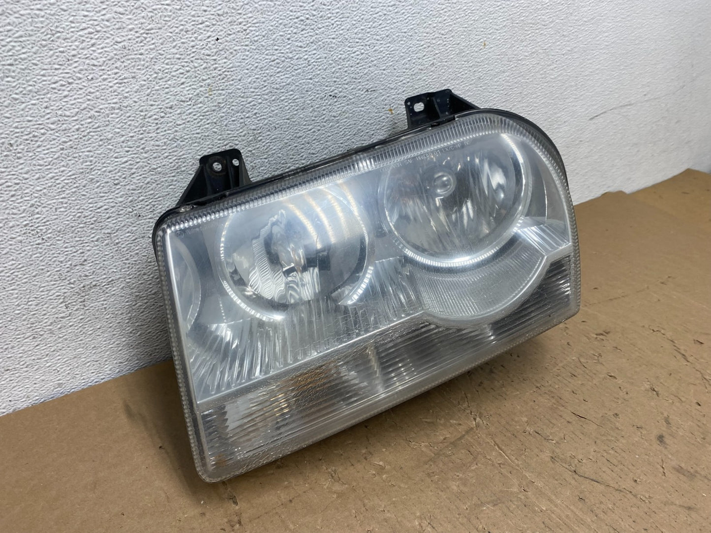 2005 2006 2007 Chrysler 300 Left Driver LH Halogen Headlight AD8082 DW2