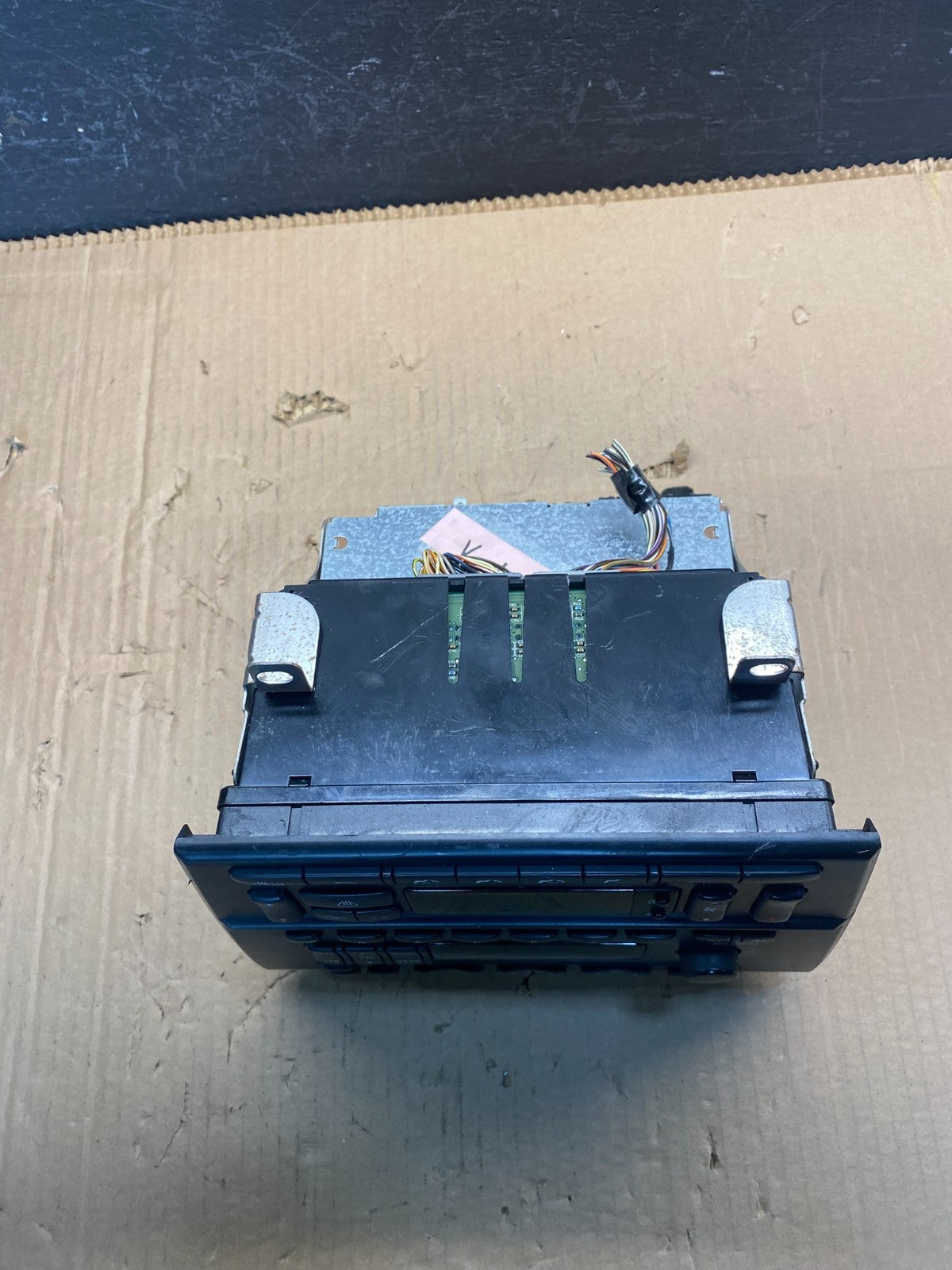 2001 2002 Lincoln LS Radio 6 CD Dual Climate Control Panel AC7910 DG4
