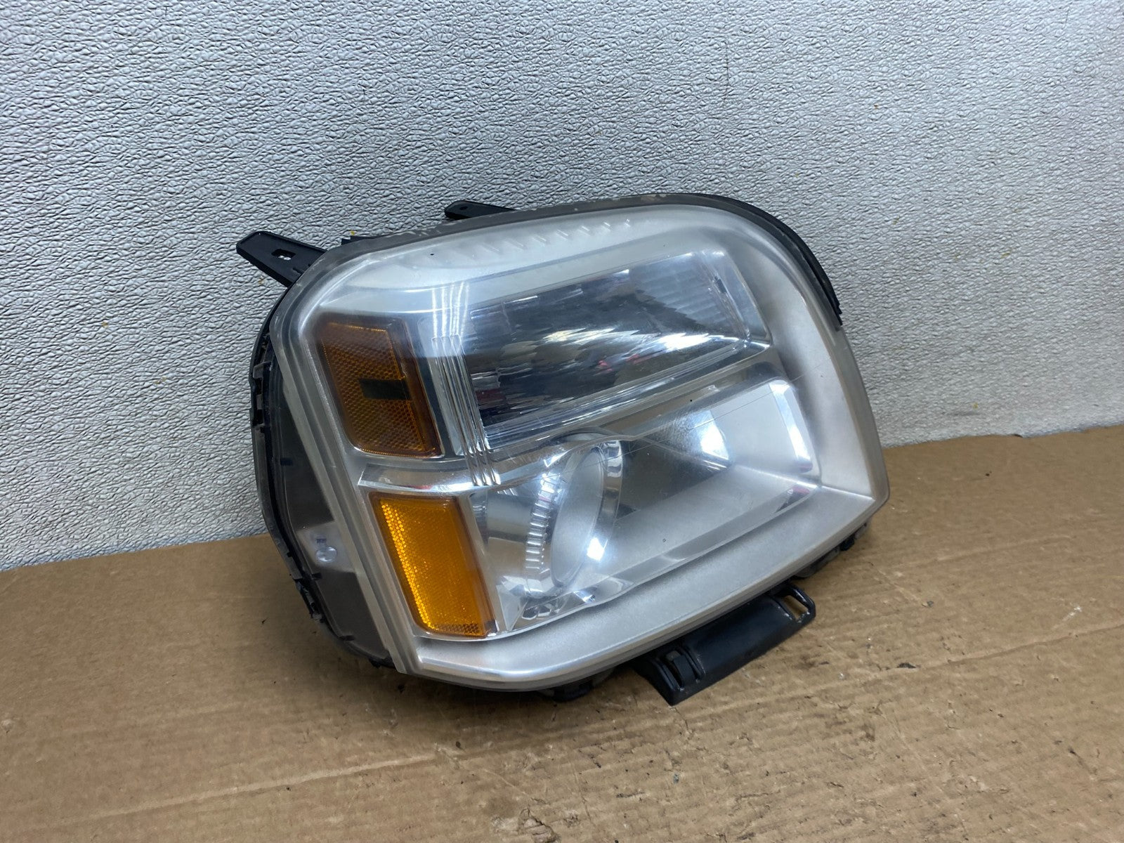 2010 to 2015 GMC Terrain Halogen Passenger Right Rh Side Headlight Oem Z2856 DW2