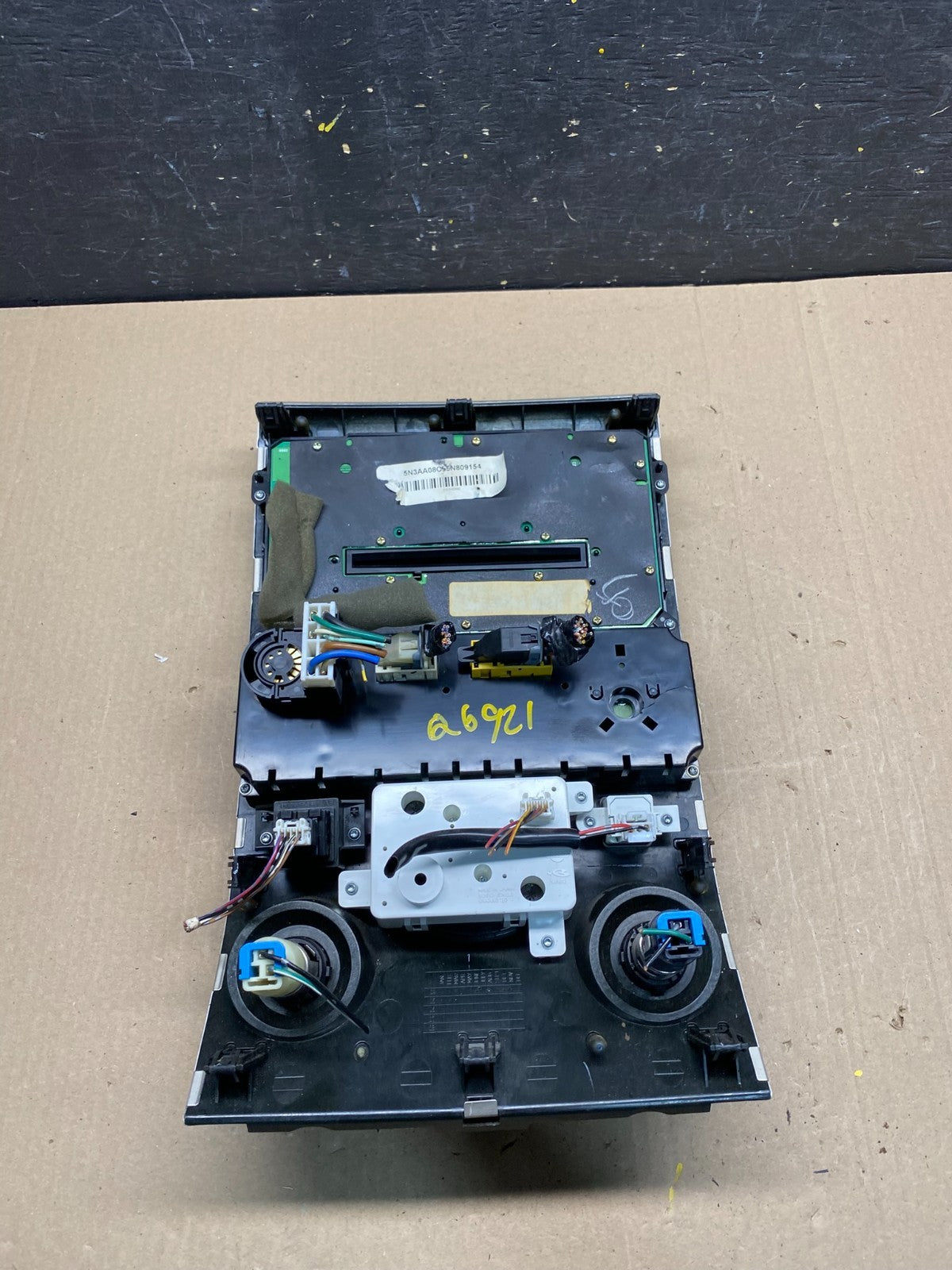 2004 to 2007 Infiniti QX56 Radio Player Climate Control Panel Bezel Z7167 DG5