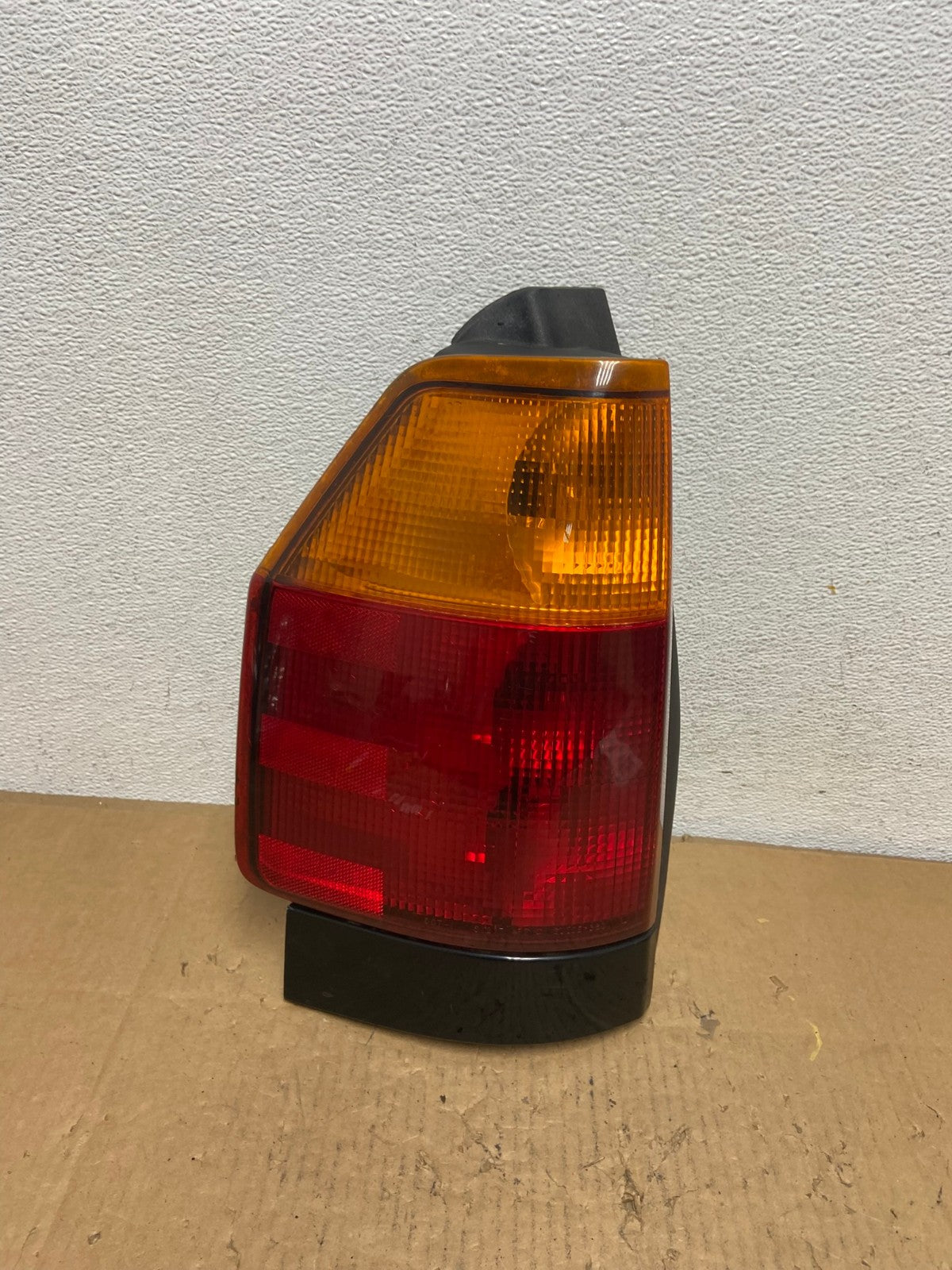 2002 to 2009 Gmc Envoy Left Driver Lh Side Tail Light AD1067 LK0