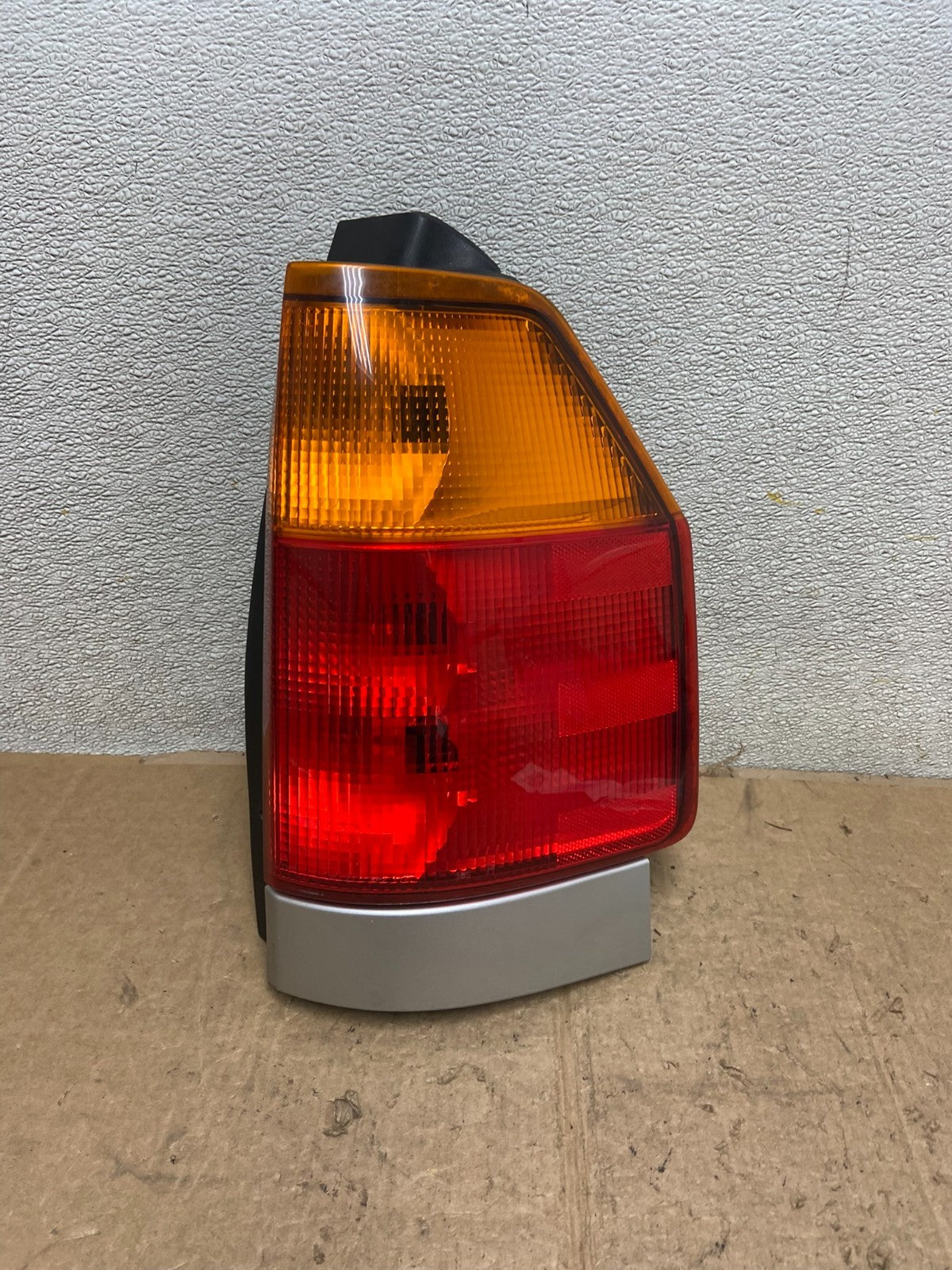 2002-2009 GMC Envoy Right Passenger RH Side Tail Light Oem AA4013 DW0