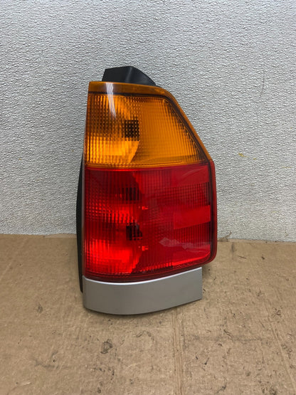 2002-2009 GMC Envoy Right Passenger RH Side Tail Light Oem AA4013 DW0