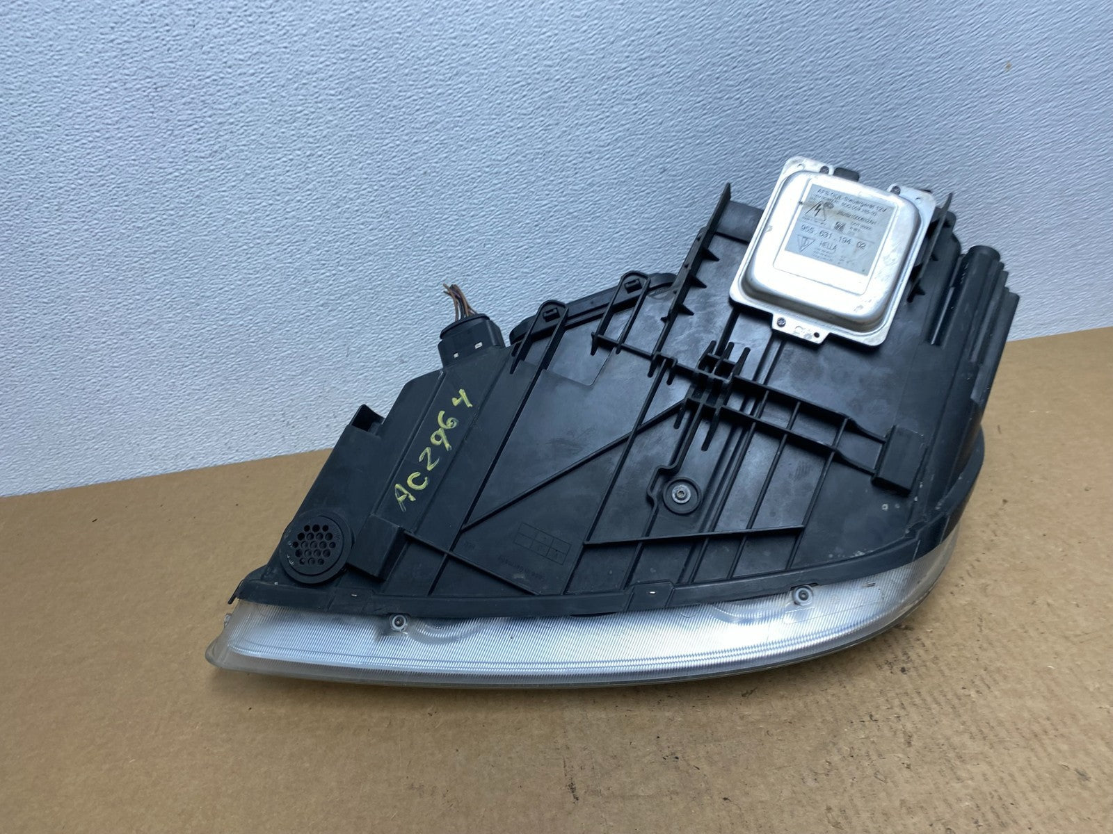 2008 to 2010 Porsche Cayenne Right Passenger Headlight Xenon HID OEM AC2964 DW7