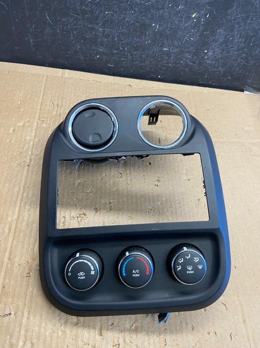 2011 to 2017 Jeep Compass Dash Climate Temperature Control Radio Bezel AD6822 DG0