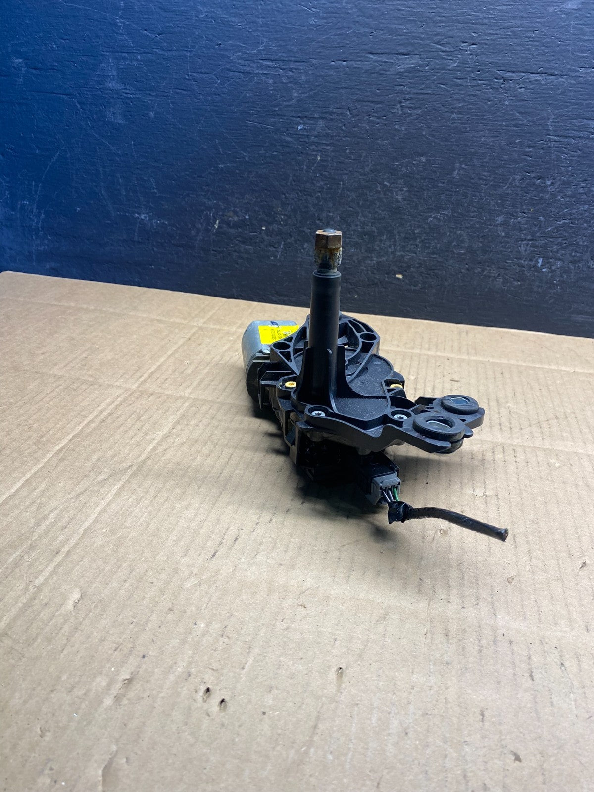 2013 to 2019 Ford Escape Rear Windshield Wiper Motor AD5023 DG3