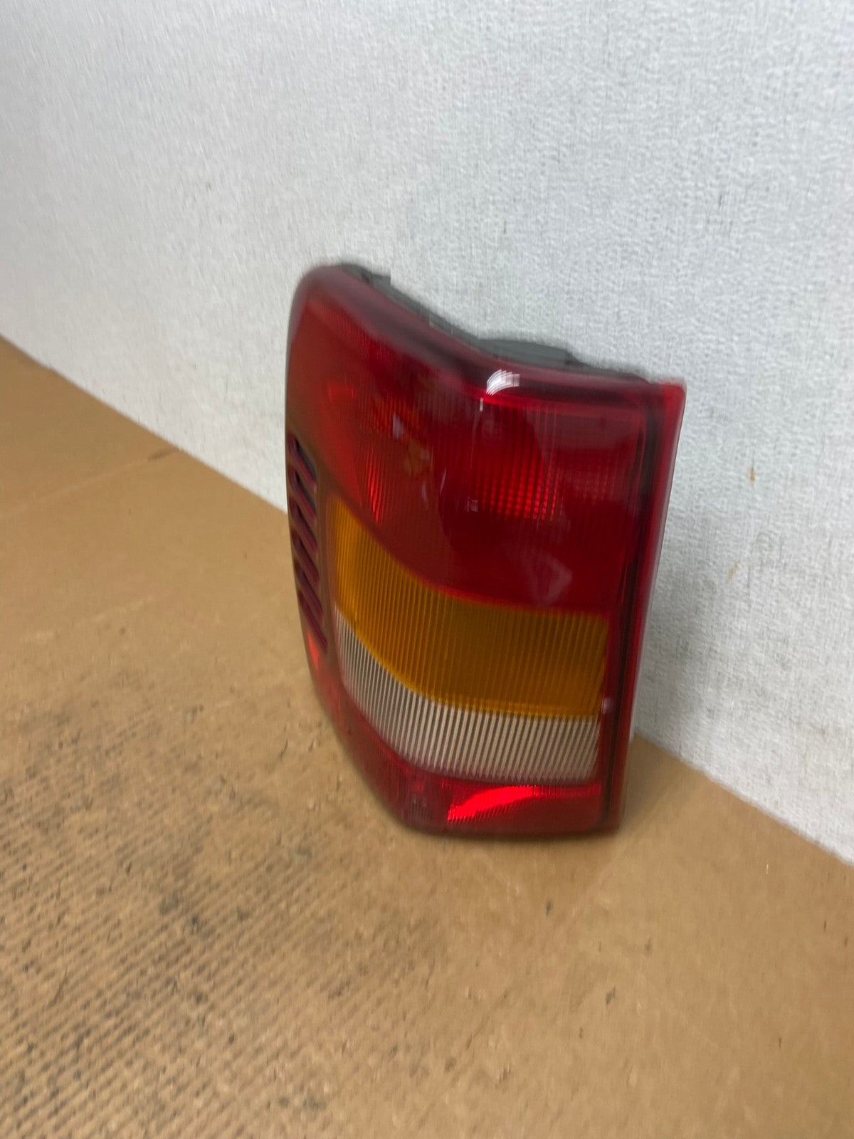 1999 - 2004 Jeep Grand Cherokee WJ Left Driver Lh Tail Light AE0262 LK1