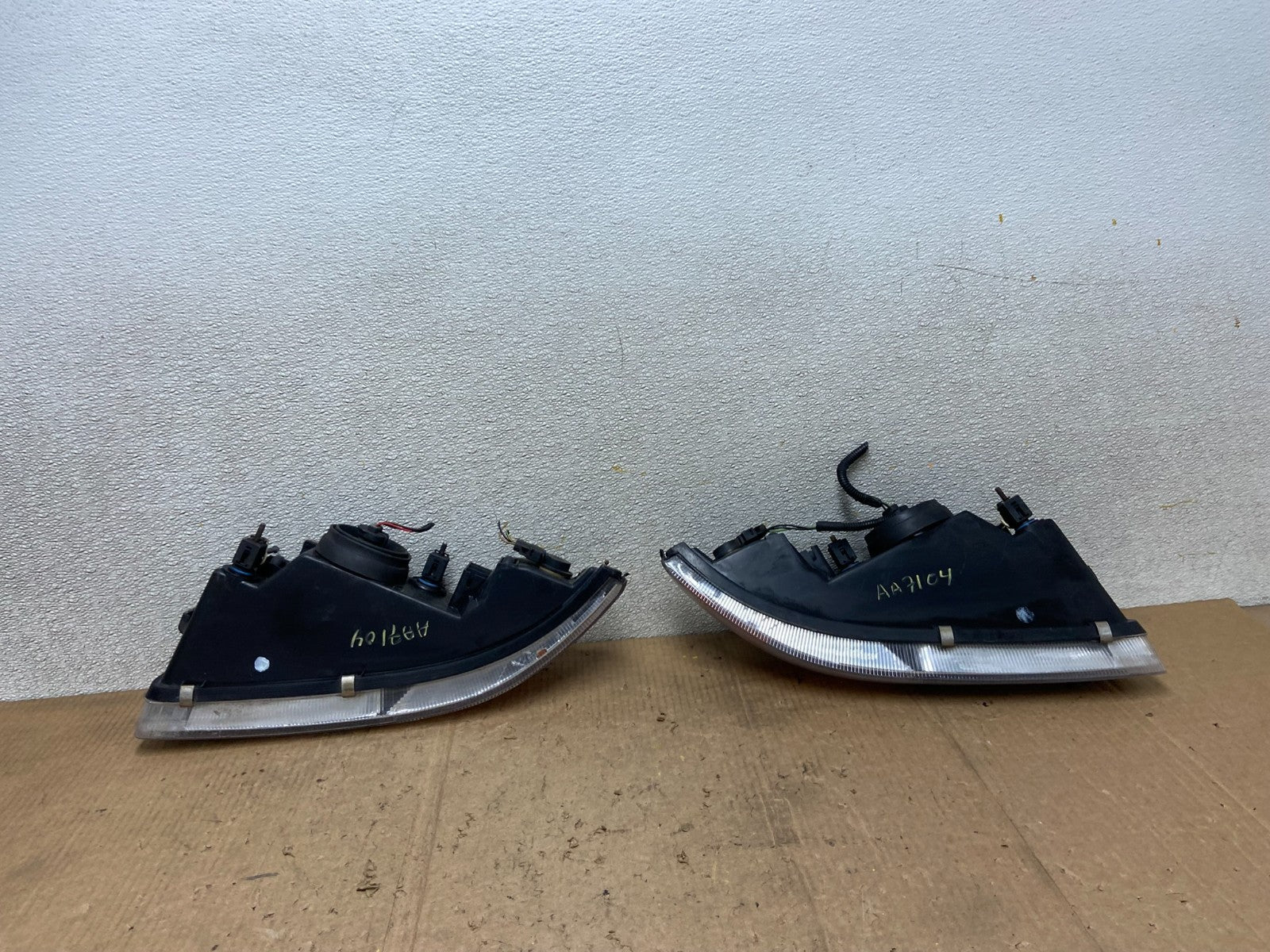 1995 to 2000 Dodge Stratus Left+Right Halogen Headlights AA7104 DW7