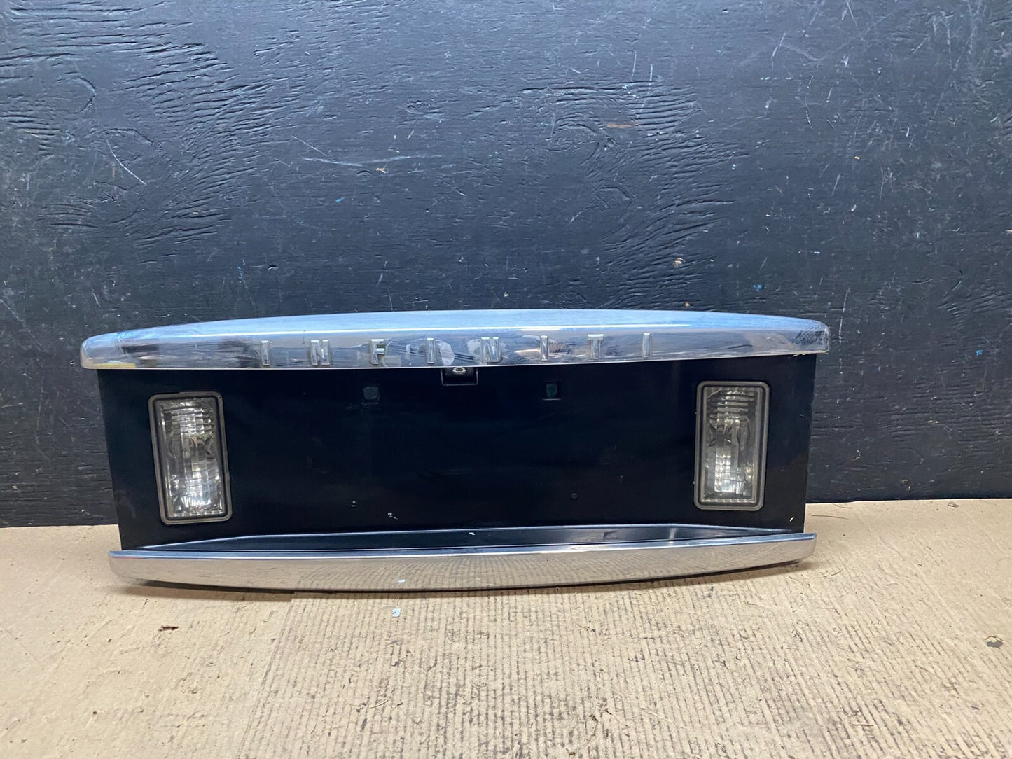 2004 to 2007 Infiniti QX56 License Plate Bracket With Camera N3278 PS0