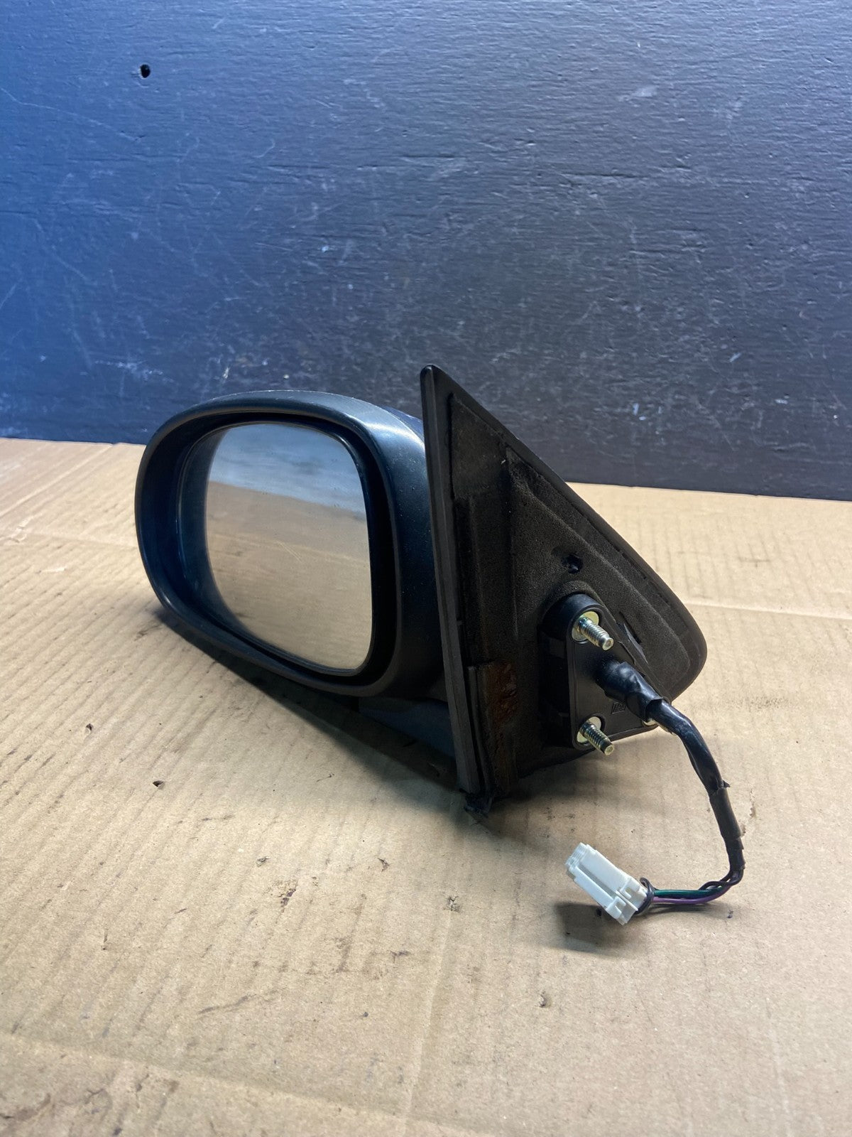 2000 - 2004 Infiniti i30 i35 Front Left Driver LH View Door Mirror AD2947 DW6