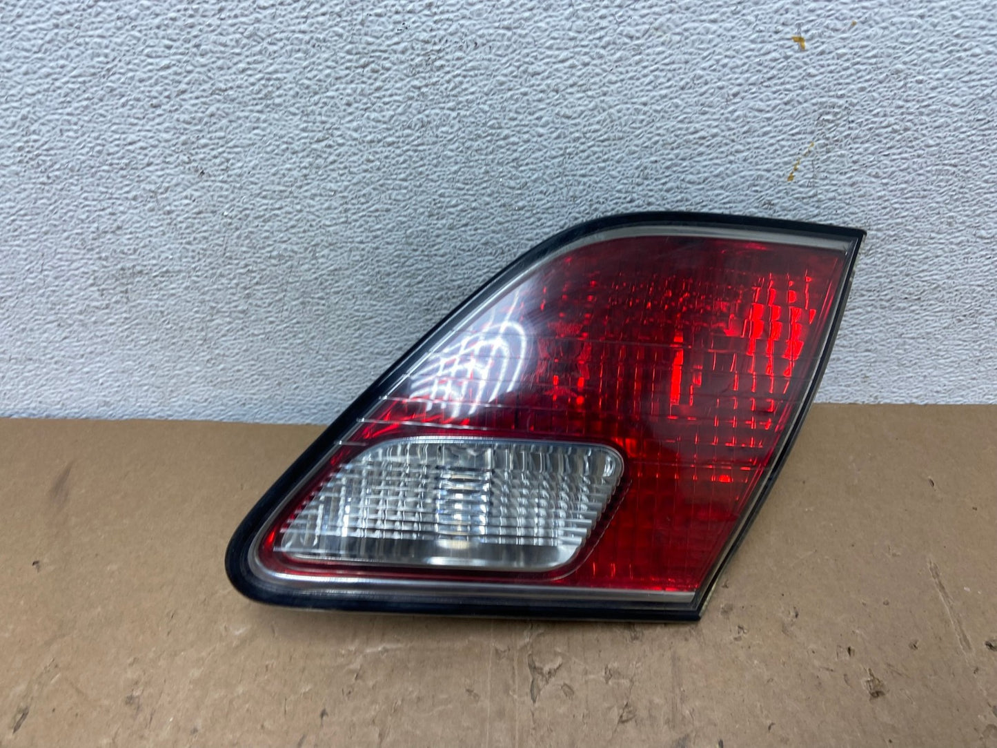 2002 2003 2004 Lexus Es300 Es330 Right Passenger Inner Tail Light AD8113 LK0