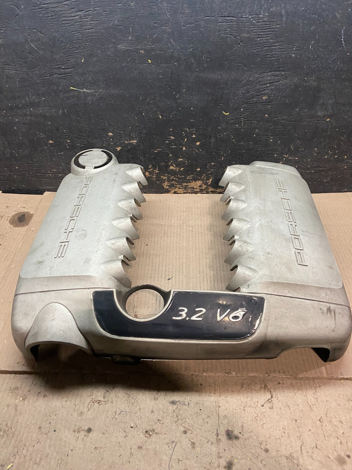 2004 to 2006 Porsche Cayenne 3.2L V6 Engine Motor Cover x7675 DG0