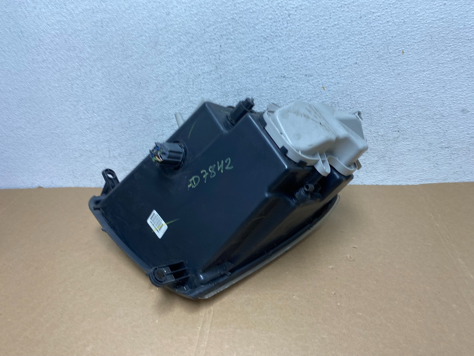 2005 - 2011 Cadillac STS Right Passenger RH Side Xenon Headlight AD7842 DW5
