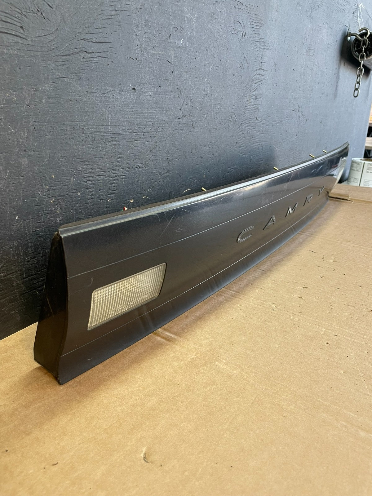 1992 1993 1994 Toyota Camry Center Trunk Panel Rear Tail Light AE8379 DG2
