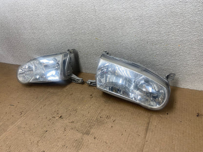 2001-2002 Toyota Corolla Left+Right Side Halogen Headlights OEM AA6835 DW1