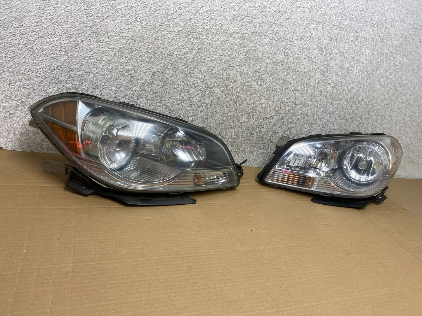 2008 to 2012 Chevrolet Malibu Left+Right Side Set Headlights AG8837 DW1