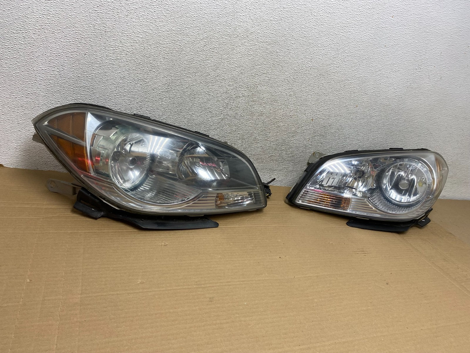 2008 to 2012 Chevrolet Malibu Left+Right Side Set Headlights AG8837 DW1