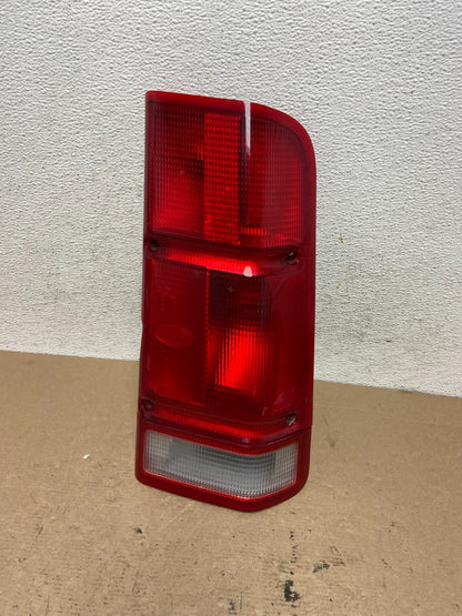 1999 - 2002 Land Rover Discovery Right Passenger Side Tail Light AF4776 DW0
