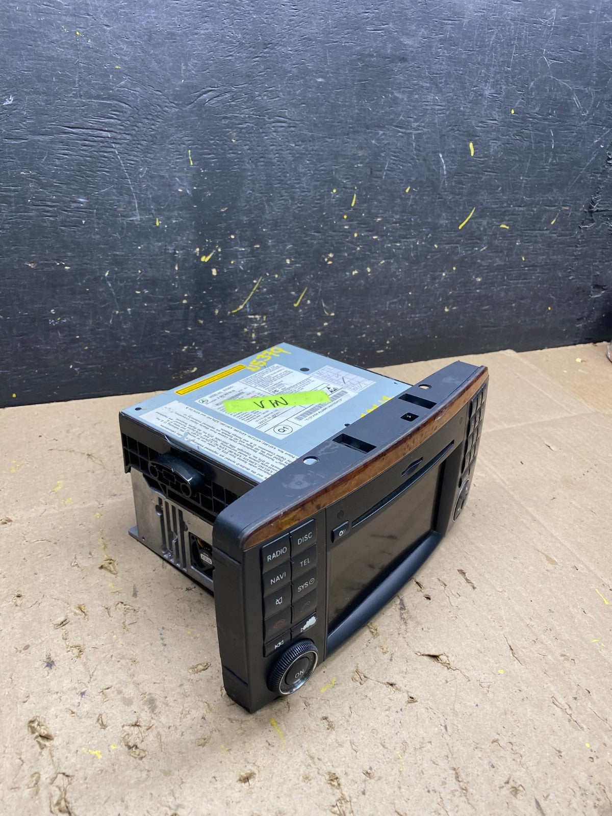 2010-2012 Mercedes W251 R350 Head Command Navigation Radio 6 CD Player u5379 DG2