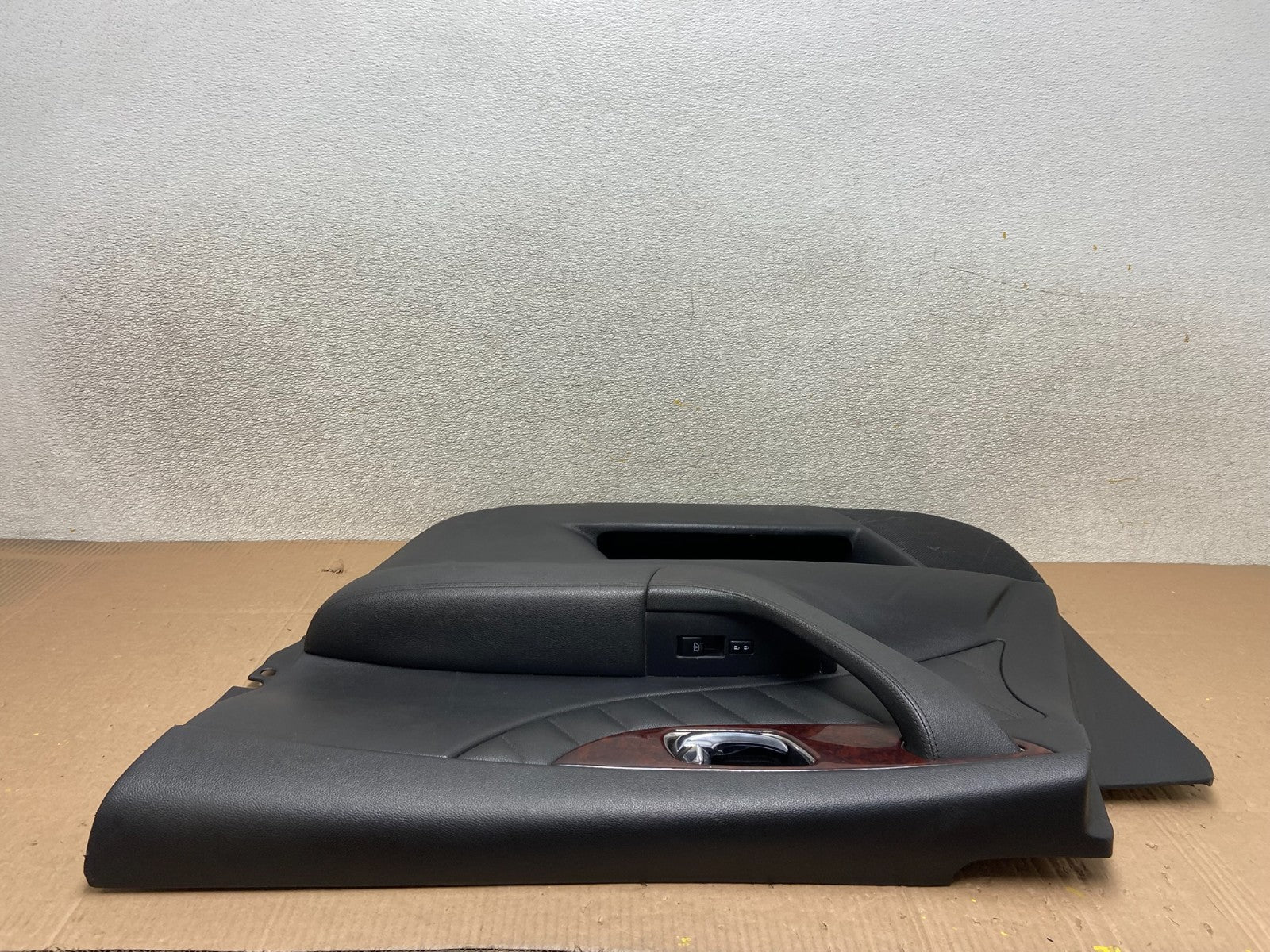 2009 to 2012 Infiniti EX35 Front Right Passenger RH Door Trim Panel Y3197 DG5