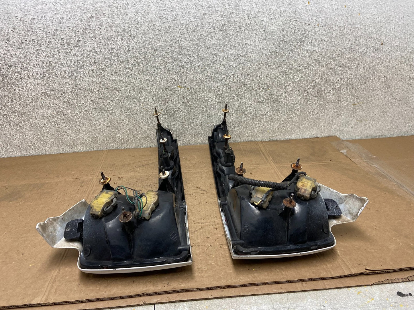 1991-1996 Oldsmobile Cutlass Ciera Left+Right Side Tail Lights OEM Y6007 DW8