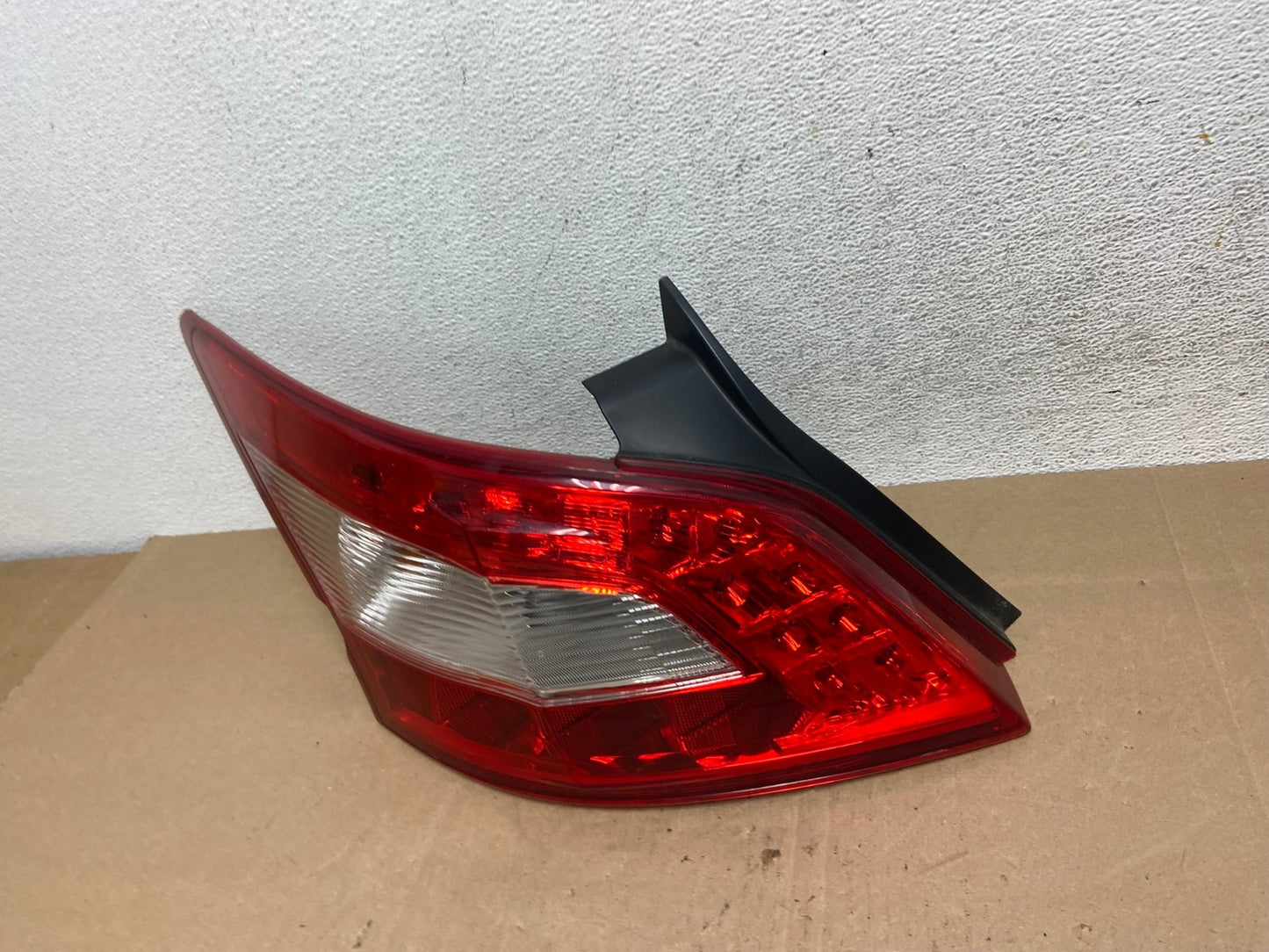 2009 2010 2011 Nissan Maxima Left Driver Lh Side Tail light AE5047 LK1