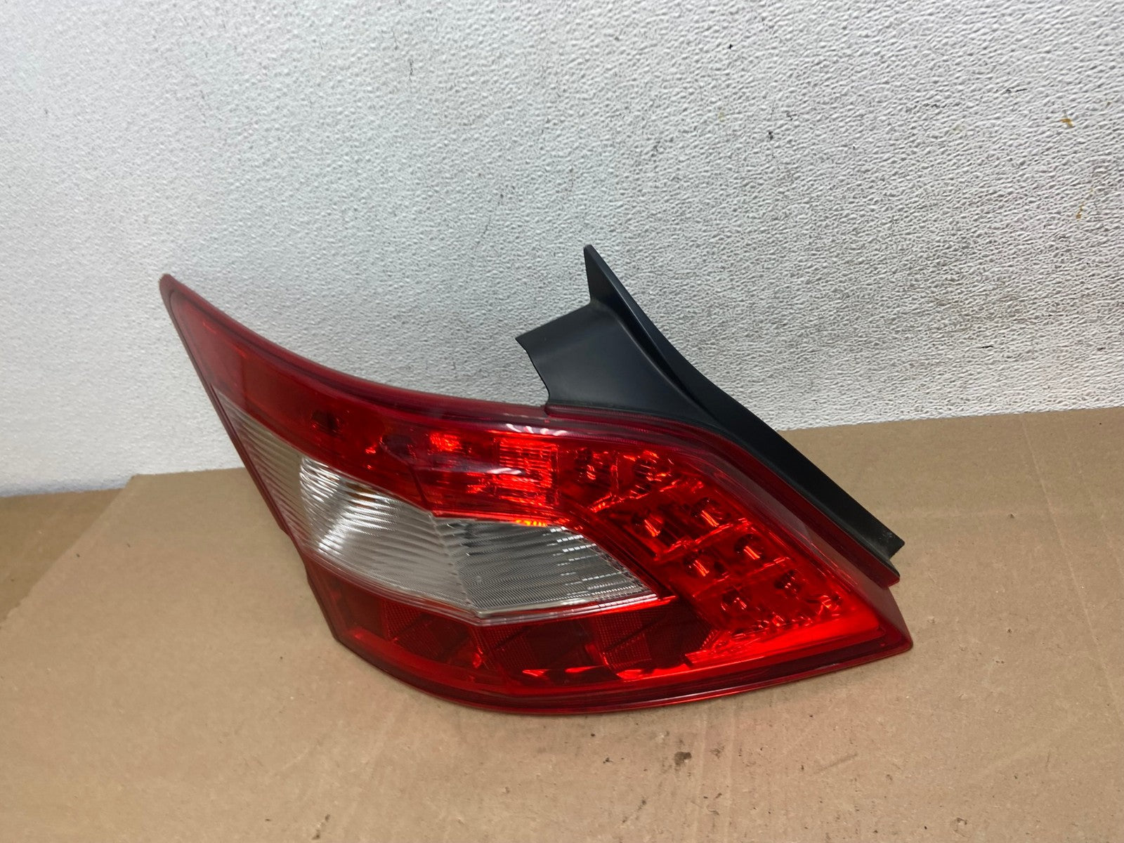 2009 2010 2011 Nissan Maxima Left Driver Lh Side Tail light AE5047 LK1
