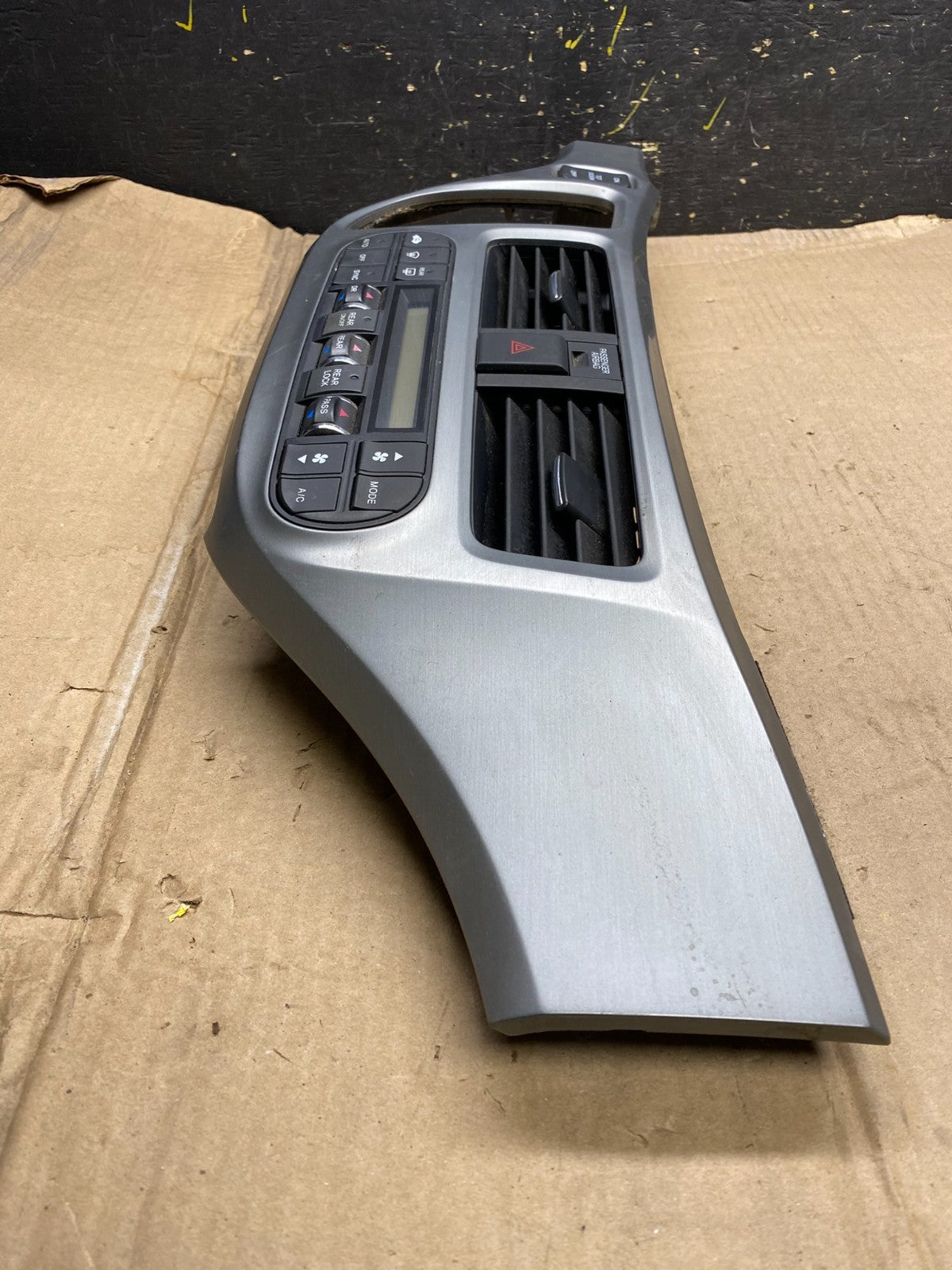 2005 to 2010 Honda Odyssey  Radio Climate Control Dash Trim Bezel X5718 DG2
