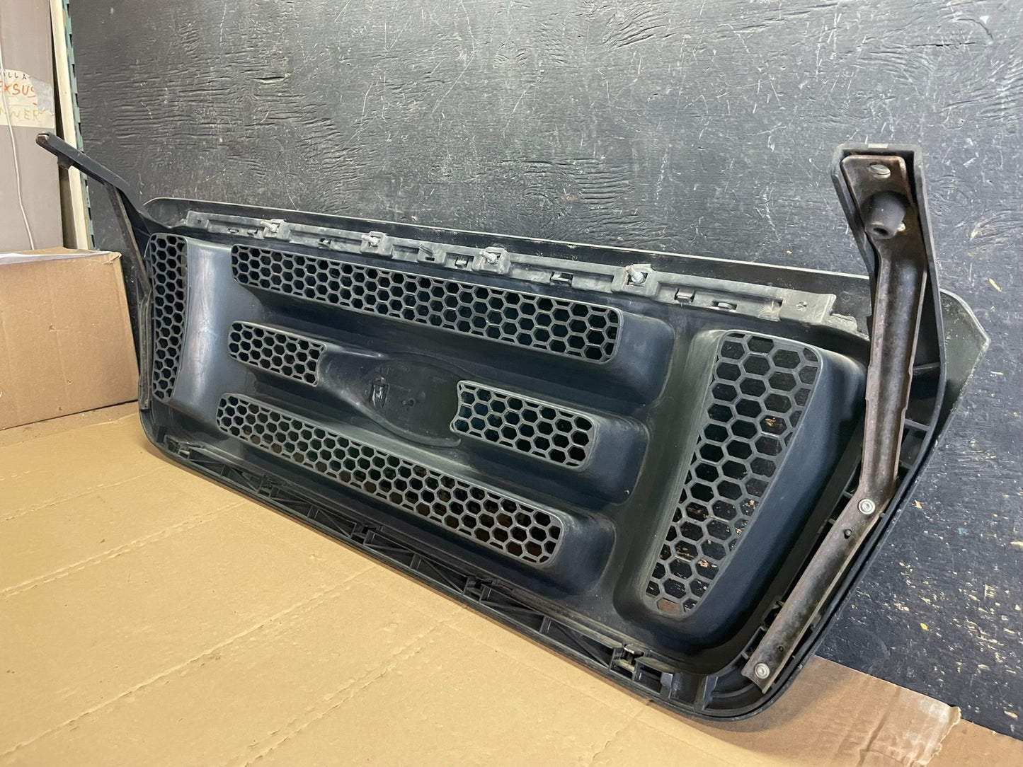 2004 to 2008 Ford F150 F-150 Front Upper Grill Grille OEM aa6182 DG6