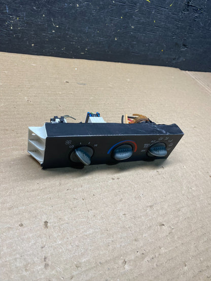 2001 - 2007 GMC Chevrolet Express 1500 Climate Control A/C S2682 DG1