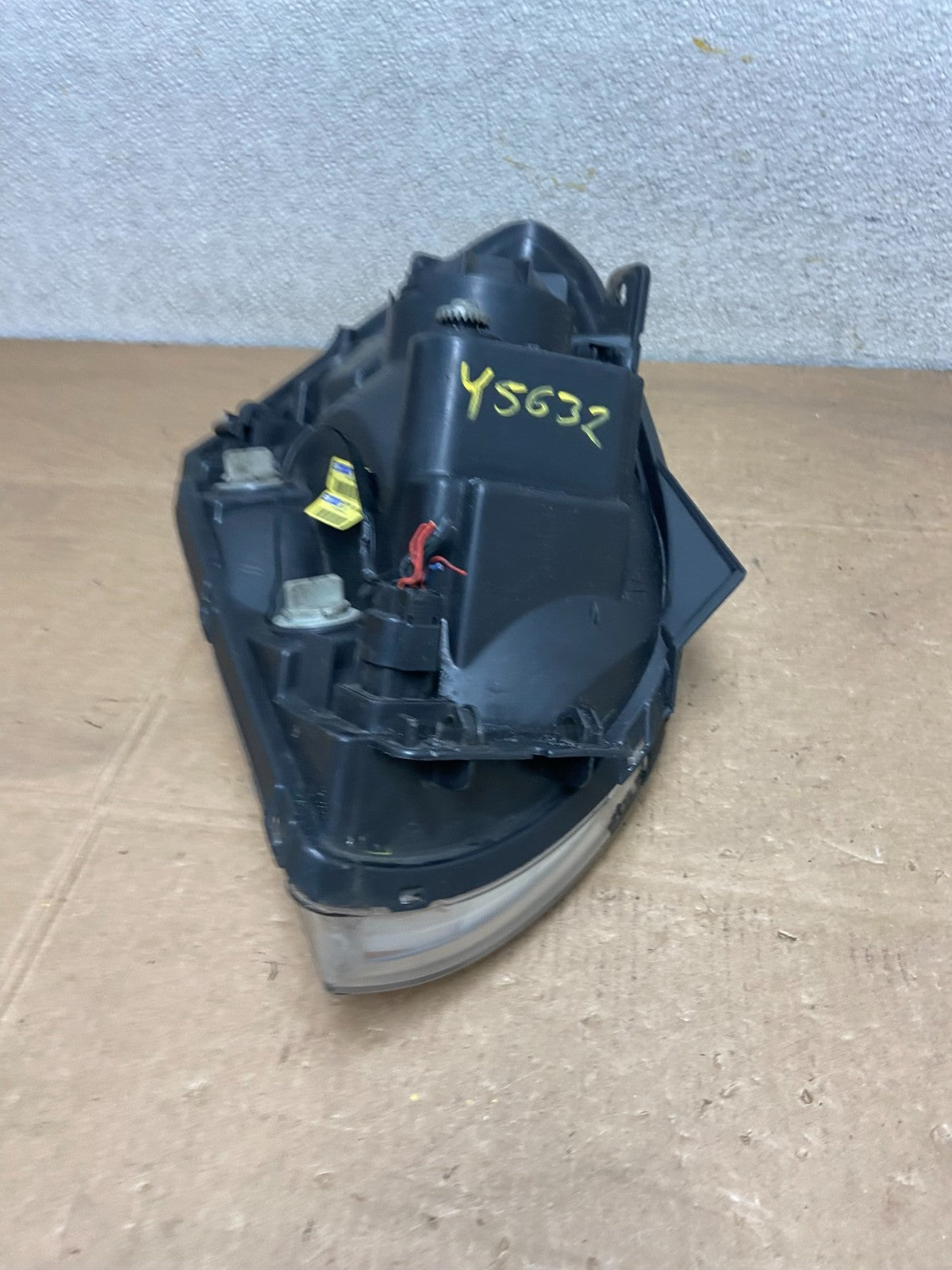 2005 to 2006 Kia Sportage Left Driver LH Halogen Headlight Y5632 DW6