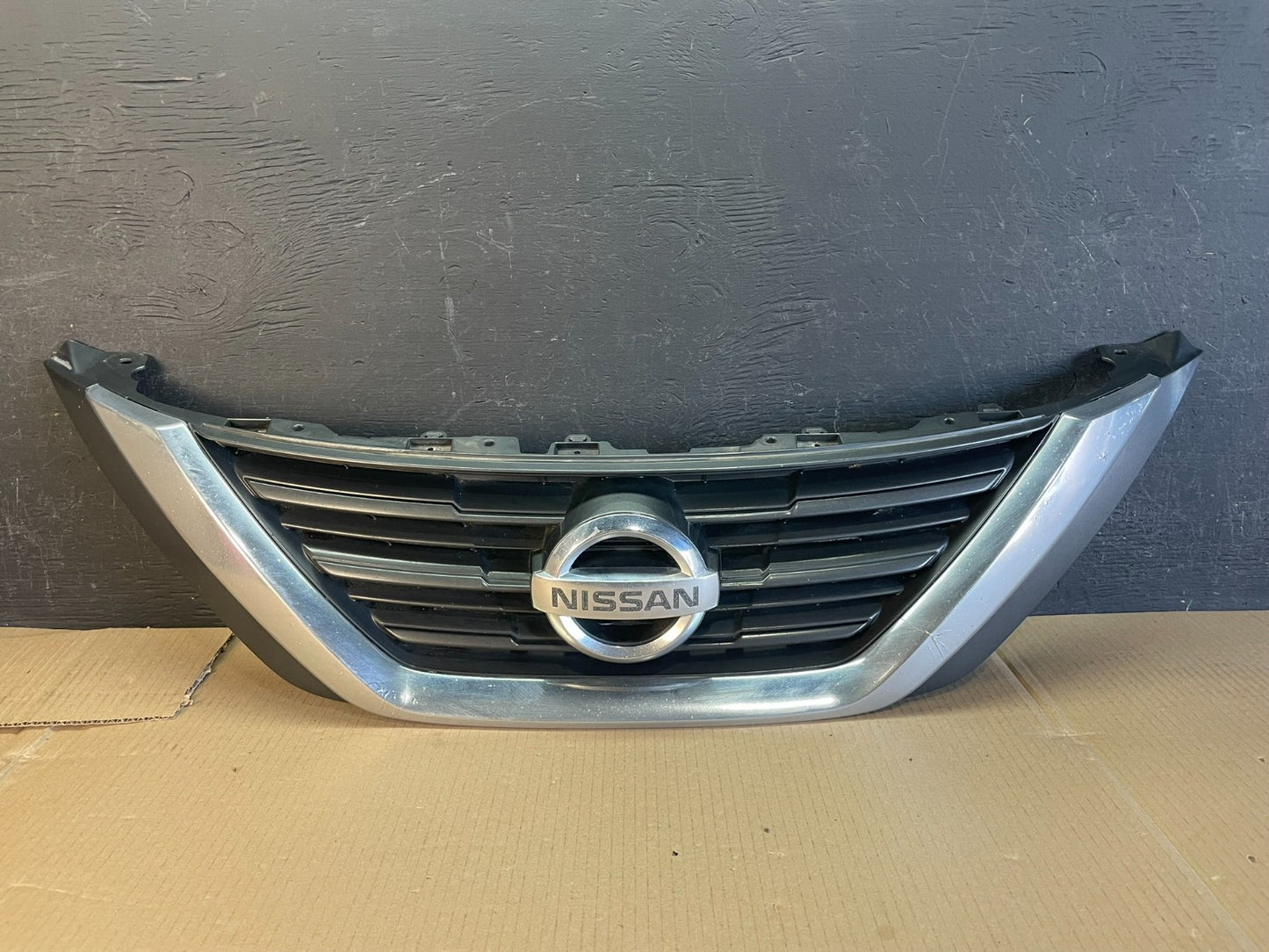 2016 2017 2018 Nissan Altima Front Upper Grill Grille AE3511 DG0