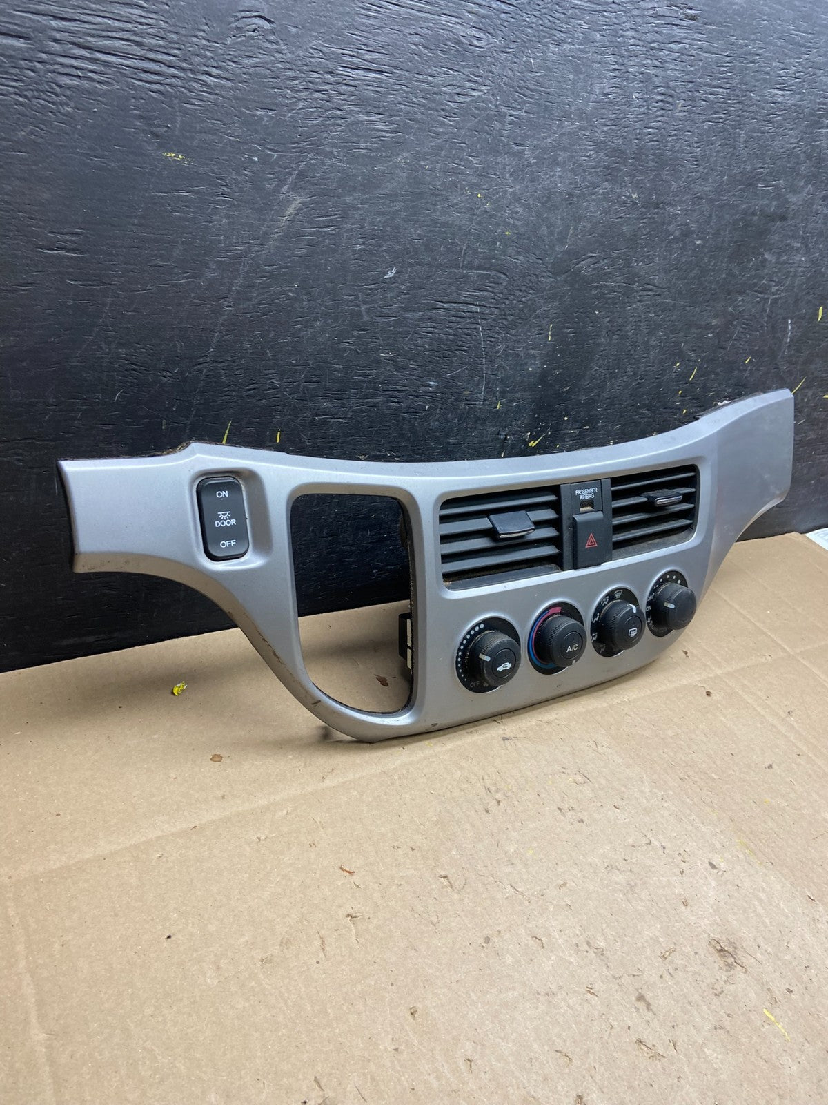 2005 to 2010 Honda Odyssey Radio Climate Control Dash Trim Bezel T9369 DG1
