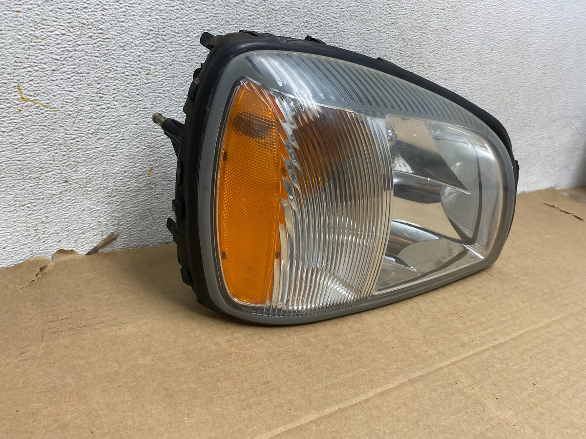 2000 to 2005 Cadillac Deville Right Passenger RH Side Headlight AH3103 DW1