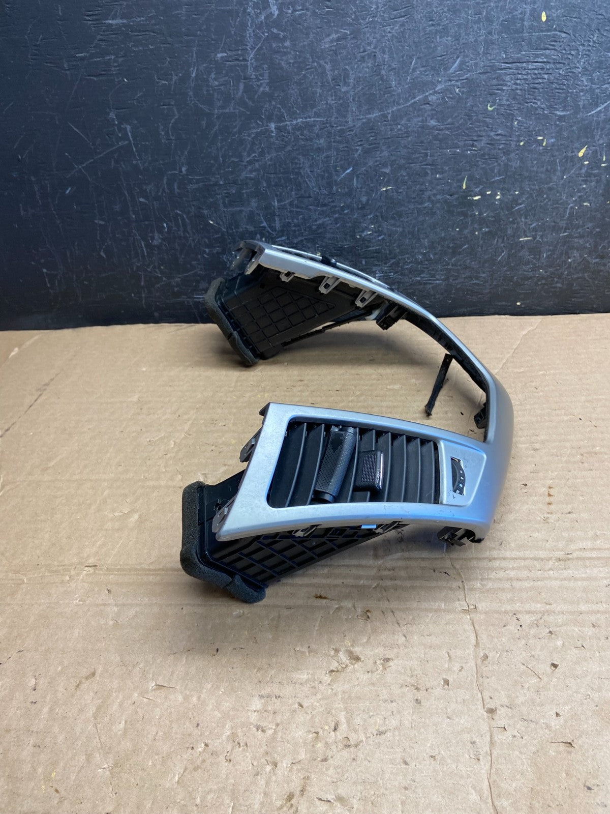 2011 - 2015 Chevrolet Cruze Center Dash Air Vent Bezel AF2057 DW2
