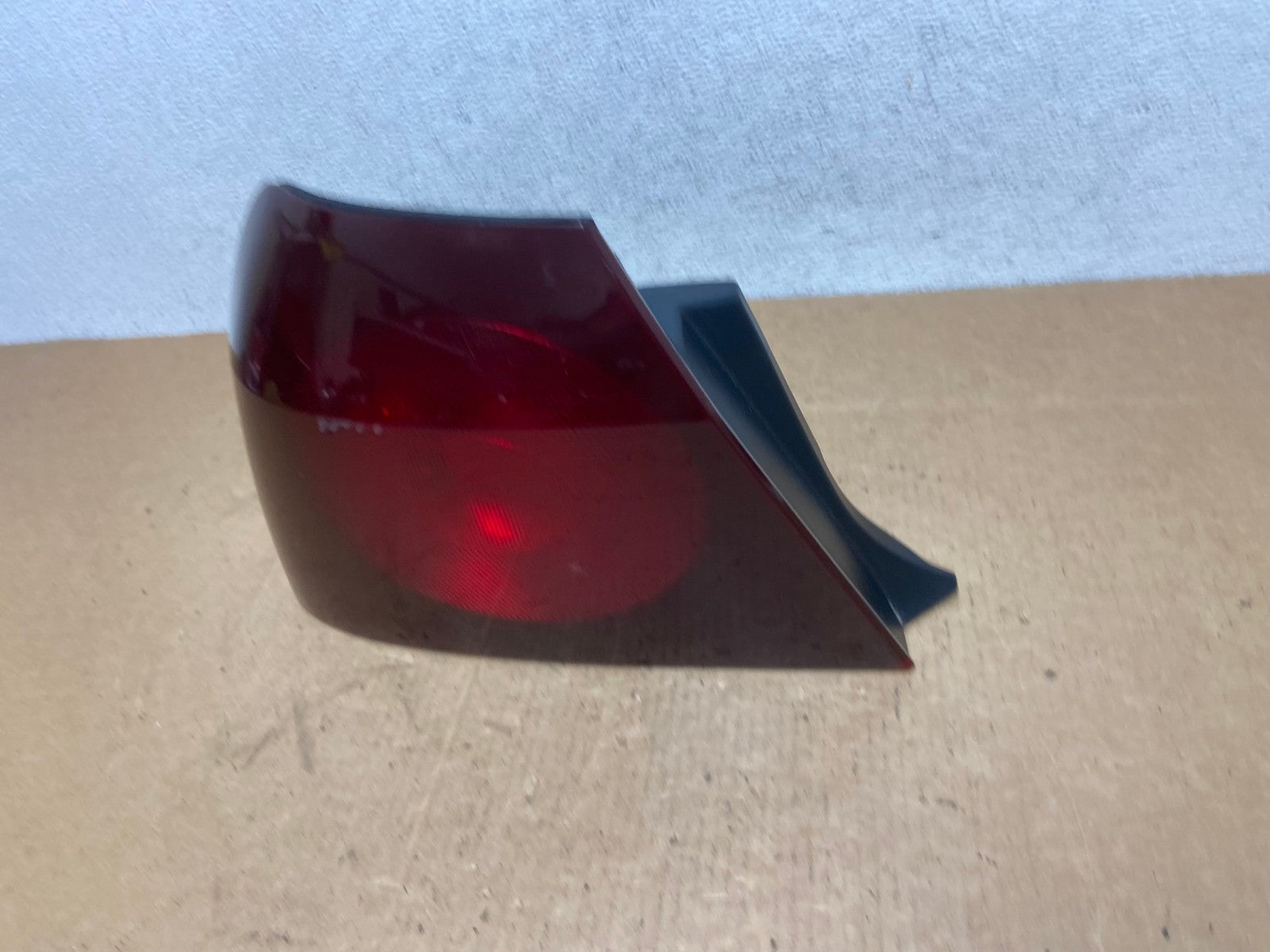 2000 - 2005 Chevrolet Impala Left Driver Lh Side Tail Light AAAD4752 LK1