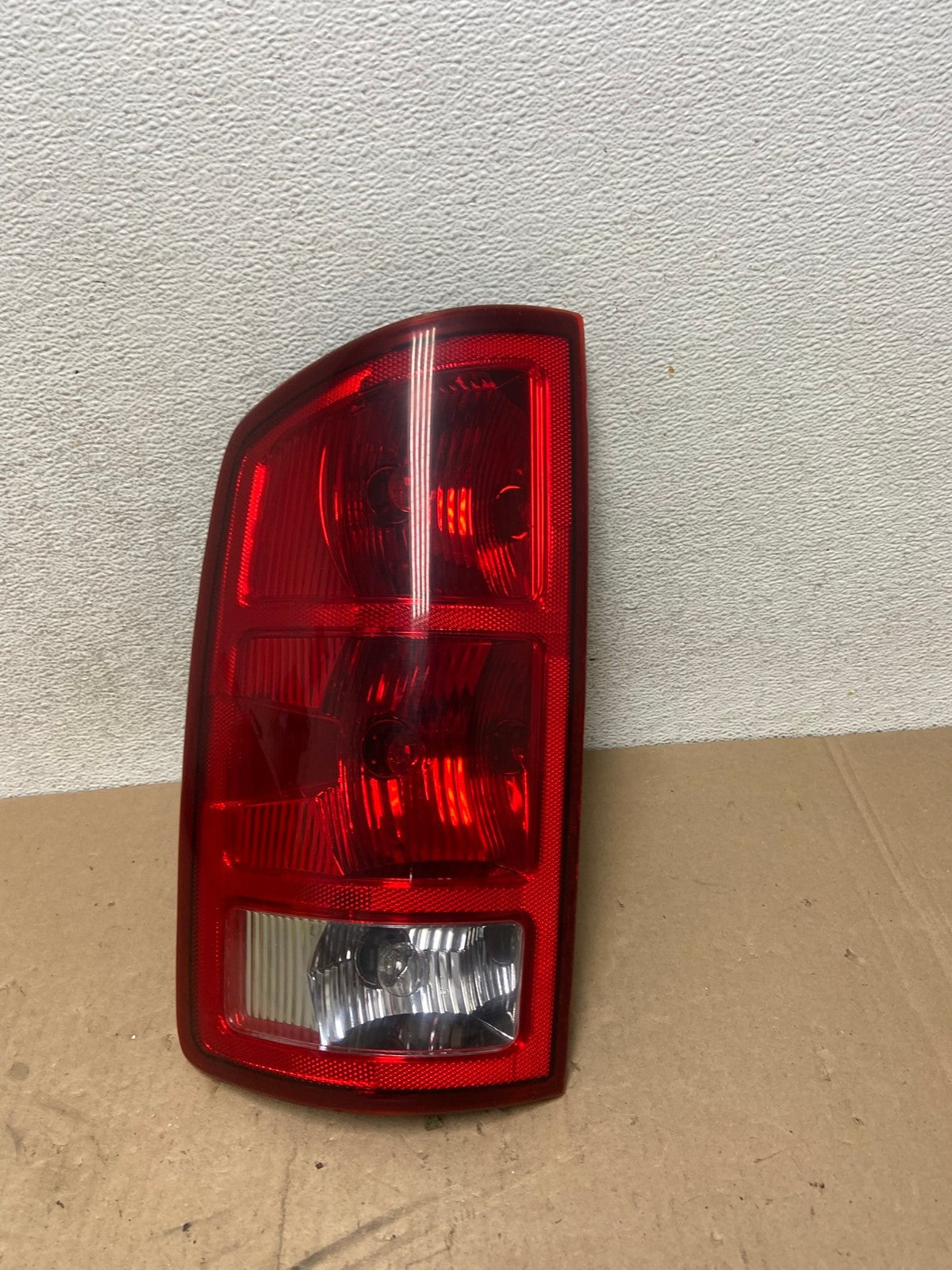 2002 to 2006 Dodge Ram 1500 Left Driver side Tail Light AG4784 LK0